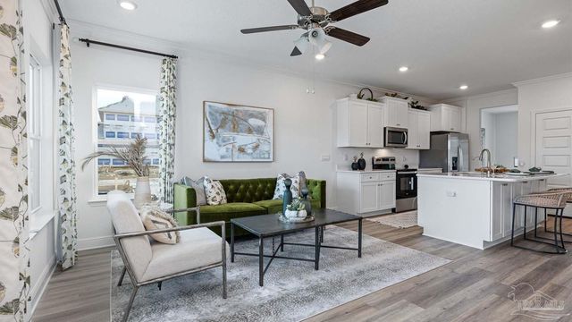 9904 Starling Dr, Pensacola, FL 32506