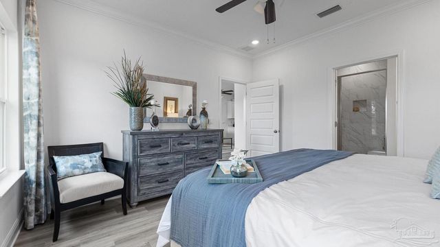 9904 Starling Dr, Pensacola, FL 32506