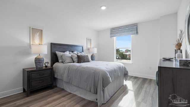 9904 Starling Dr, Pensacola, FL 32506