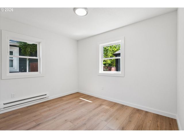 8806 Ne SACRAMENTO St, Portland, OR 97220