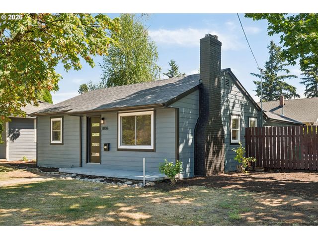 8806 Ne SACRAMENTO St, Portland, OR 97220
