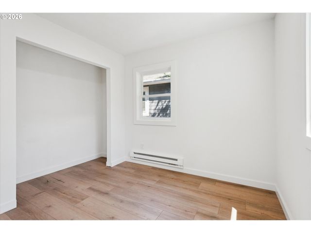 8806 Ne SACRAMENTO St, Portland, OR 97220