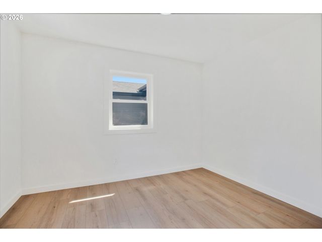 8806 Ne SACRAMENTO St, Portland, OR 97220
