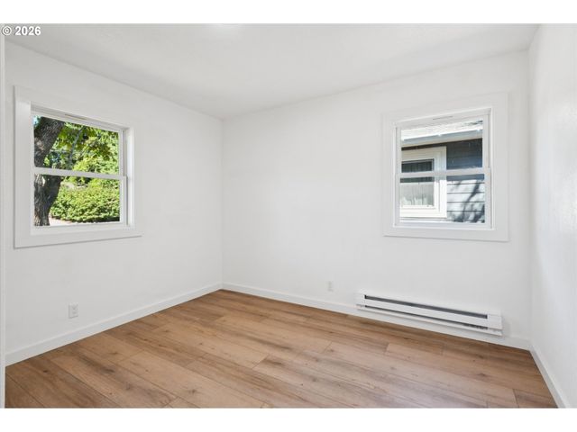 8806 Ne SACRAMENTO St, Portland, OR 97220