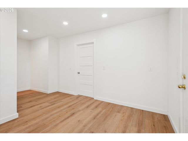 8806 Ne SACRAMENTO St, Portland, OR 97220