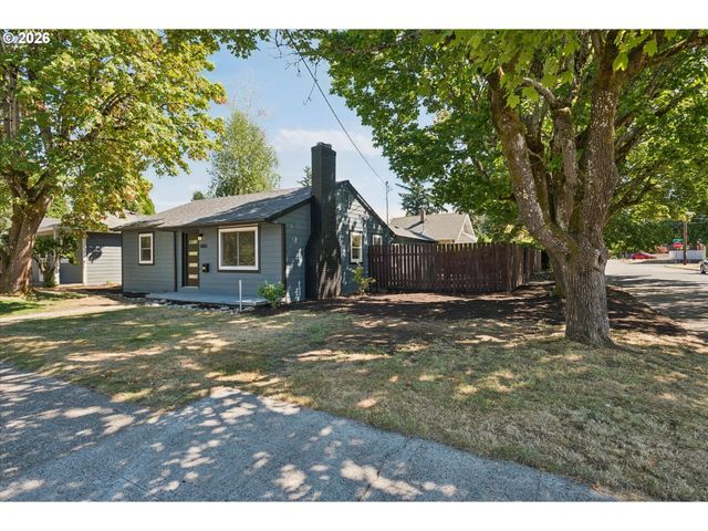 8806 Ne SACRAMENTO St, Portland, OR 97220