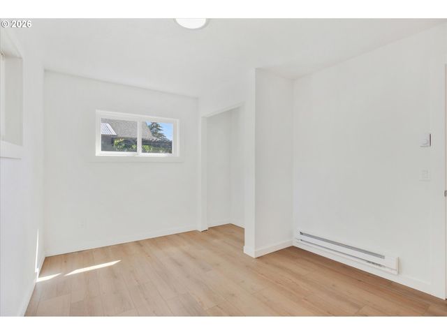 8806 Ne SACRAMENTO St, Portland, OR 97220