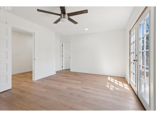 8806 Ne SACRAMENTO St, Portland, OR 97220