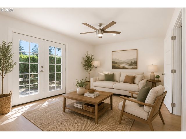 8806 Ne SACRAMENTO St, Portland, OR 97220