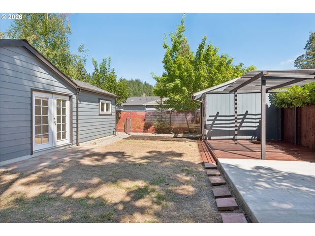 8806 Ne SACRAMENTO St, Portland, OR 97220