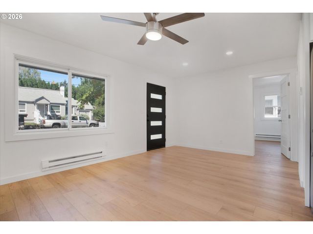 8806 Ne SACRAMENTO St, Portland, OR 97220