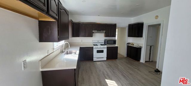 1240 S Lucerne Boulevard, Los Angeles, CA 90019