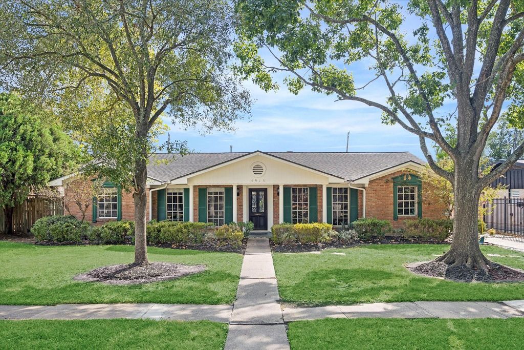 4919 Valkeith Drive, Houston, TX 77096