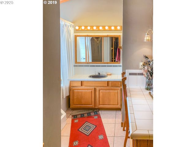 1138 YOKUM Rd, Riddle, OR 97469