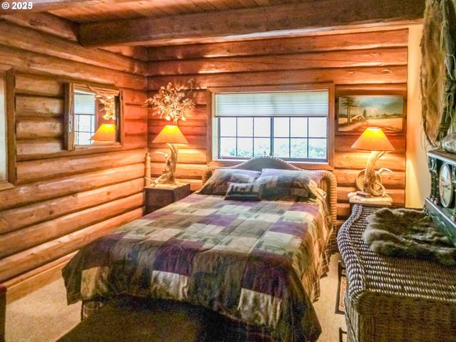 1138 YOKUM Rd, Riddle, OR 97469