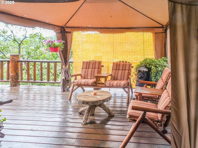 1138 YOKUM Rd, Riddle, OR 97469