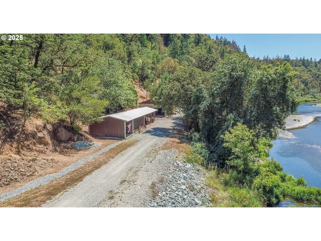 1138 YOKUM Rd, Riddle, OR 97469