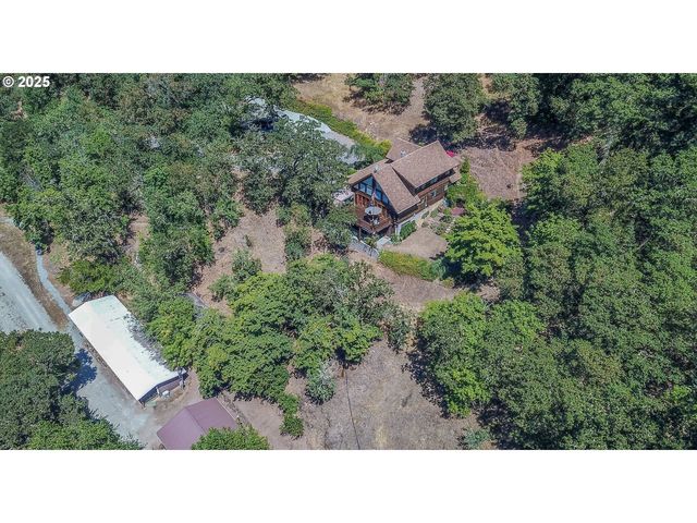 1138 YOKUM Rd, Riddle, OR 97469