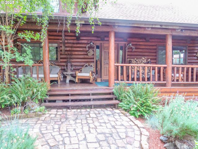 1138 YOKUM Rd, Riddle, OR 97469