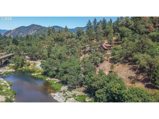 1138 YOKUM Rd, Riddle, OR 97469