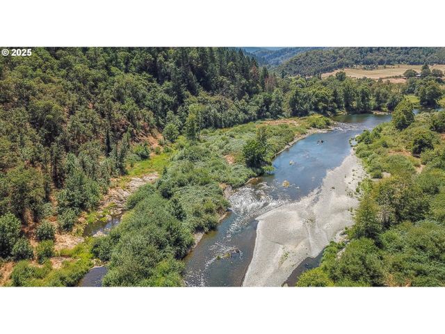 1138 YOKUM Rd, Riddle, OR 97469