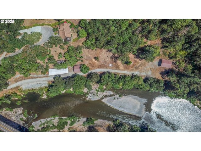 1138 YOKUM Rd, Riddle, OR 97469