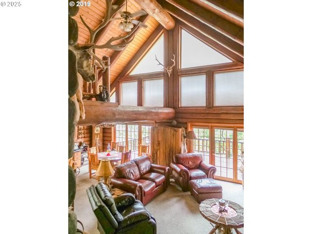 1138 YOKUM Rd, Riddle, OR 97469