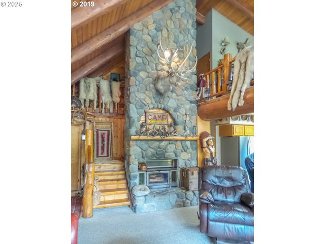 1138 YOKUM Rd, Riddle, OR 97469