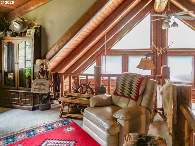 1138 YOKUM Rd, Riddle, OR 97469