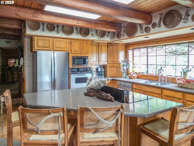 1138 YOKUM Rd, Riddle, OR 97469