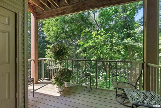 1227 E KIMBERLY Road 5A, Bettendorf, IA 52722