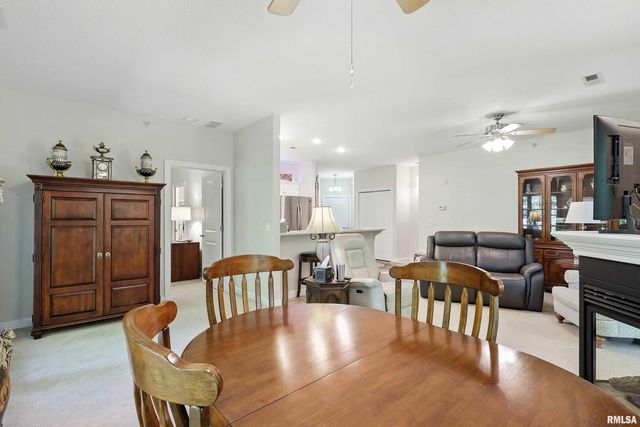 1227 E KIMBERLY Road 5A, Bettendorf, IA 52722