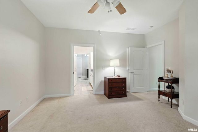 1227 E KIMBERLY Road 5A, Bettendorf, IA 52722