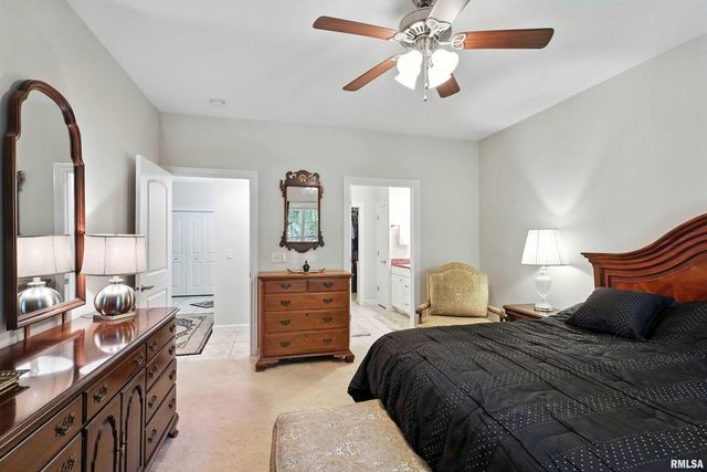 1227 E KIMBERLY Road 5A, Bettendorf, IA 52722