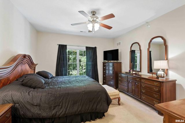 1227 E KIMBERLY Road 5A, Bettendorf, IA 52722