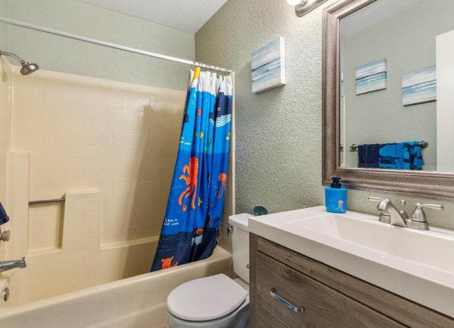 2105 Walnut Tree Dr, Modesto, CA 95355