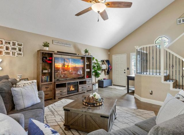 2105 Walnut Tree Dr, Modesto, CA 95355