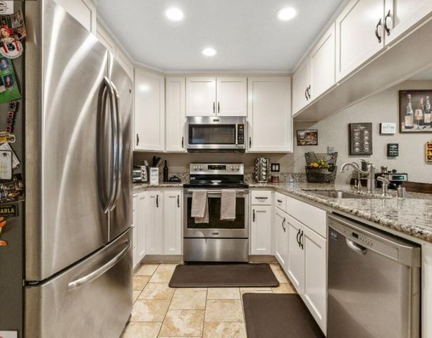 2105 Walnut Tree Dr, Modesto, CA 95355