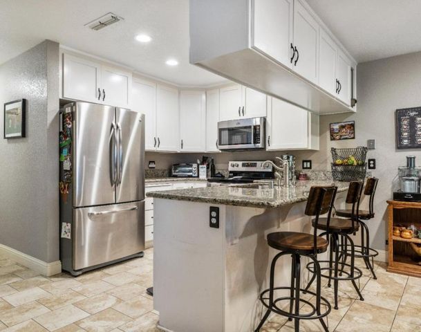 2105 Walnut Tree Dr, Modesto, CA 95355