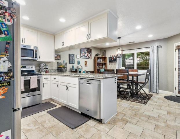 2105 Walnut Tree Dr, Modesto, CA 95355