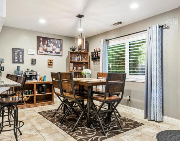 2105 Walnut Tree Dr, Modesto, CA 95355