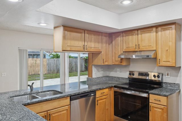 1541 NW 9th St, Boca Raton, FL 33486