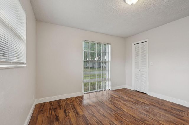 1541 NW 9th St, Boca Raton, FL 33486