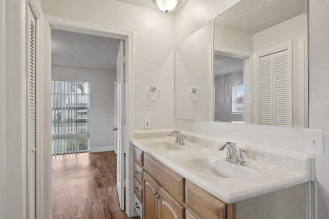 1541 NW 9th St, Boca Raton, FL 33486