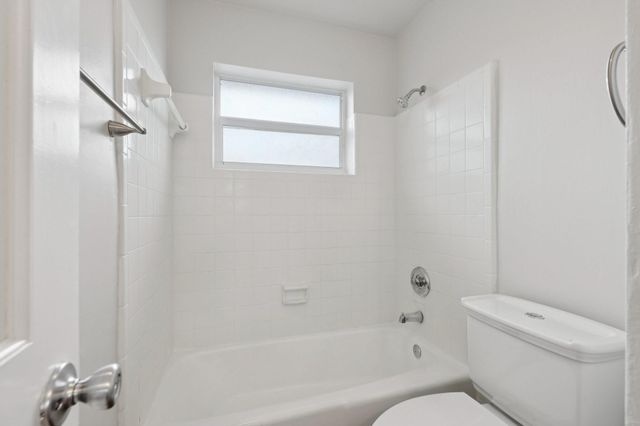 1541 NW 9th St, Boca Raton, FL 33486