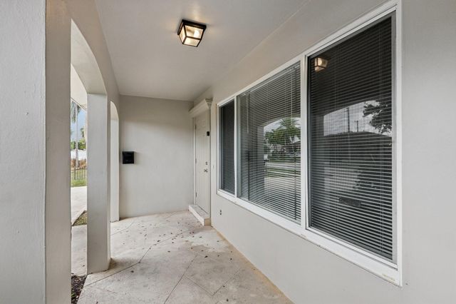 1541 NW 9th St, Boca Raton, FL 33486