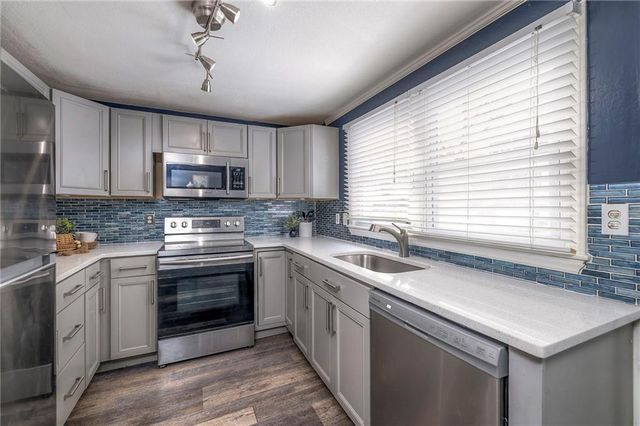 4907 W 70 Terrace, Prairie Village, KS 66208