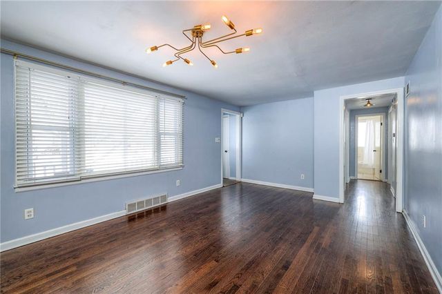 4907 W 70 Terrace, Prairie Village, KS 66208