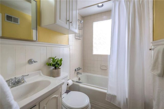 4907 W 70 Terrace, Prairie Village, KS 66208