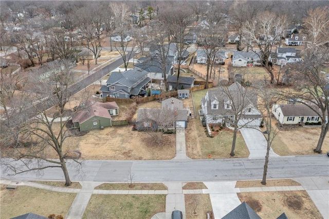 4907 W 70 Terrace, Prairie Village, KS 66208